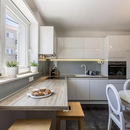 Central Park Apartment With Terrace Split Exterior photo