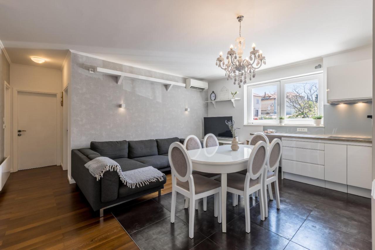 Central Park Apartment With Terrace Split Exterior photo