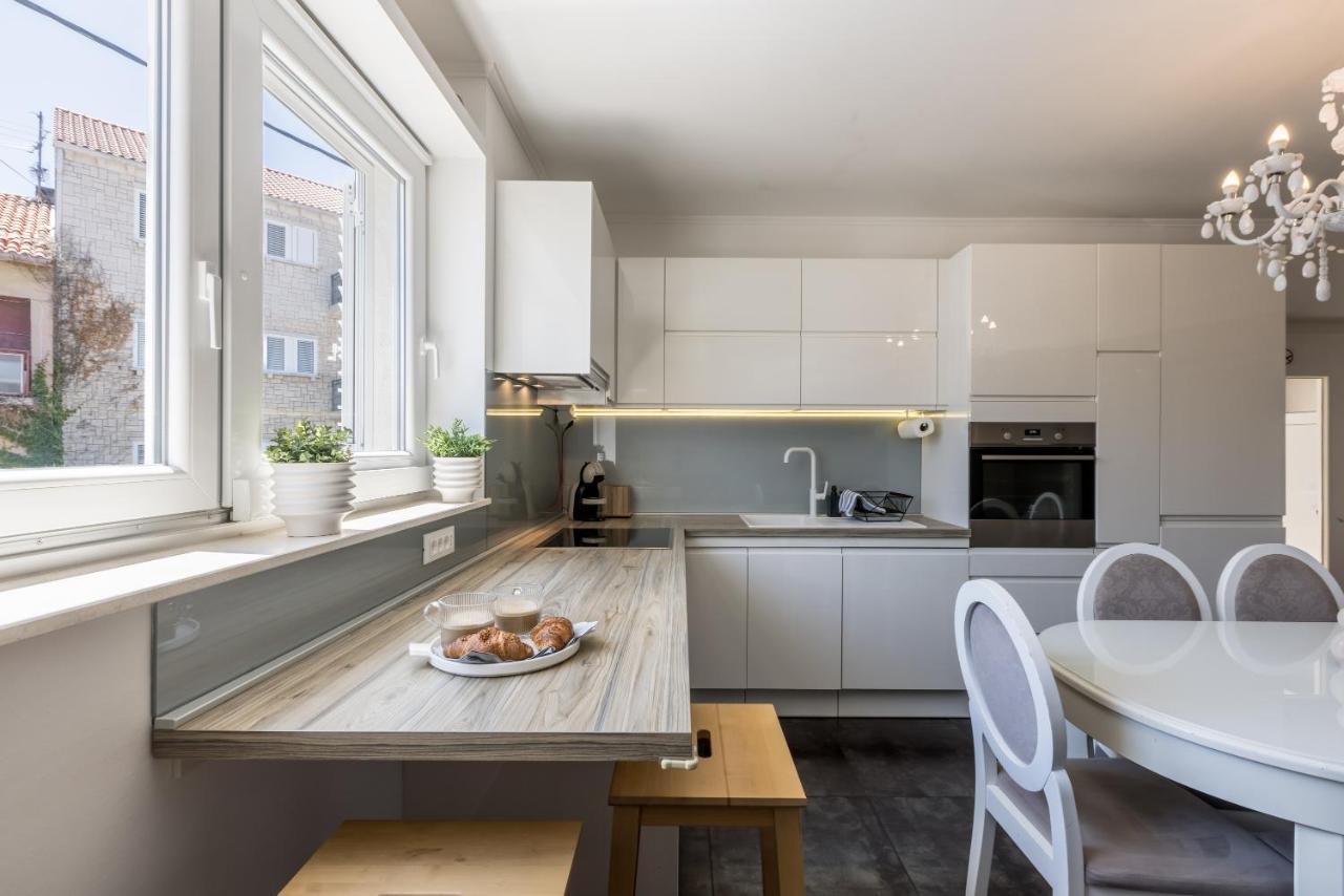 Central Park Apartment With Terrace Split Exterior photo
